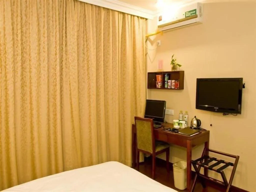 Bed in GreenTree Inn Zhejiang Ningbo Exhibition and Convention Center Bus East Station Express Hotel