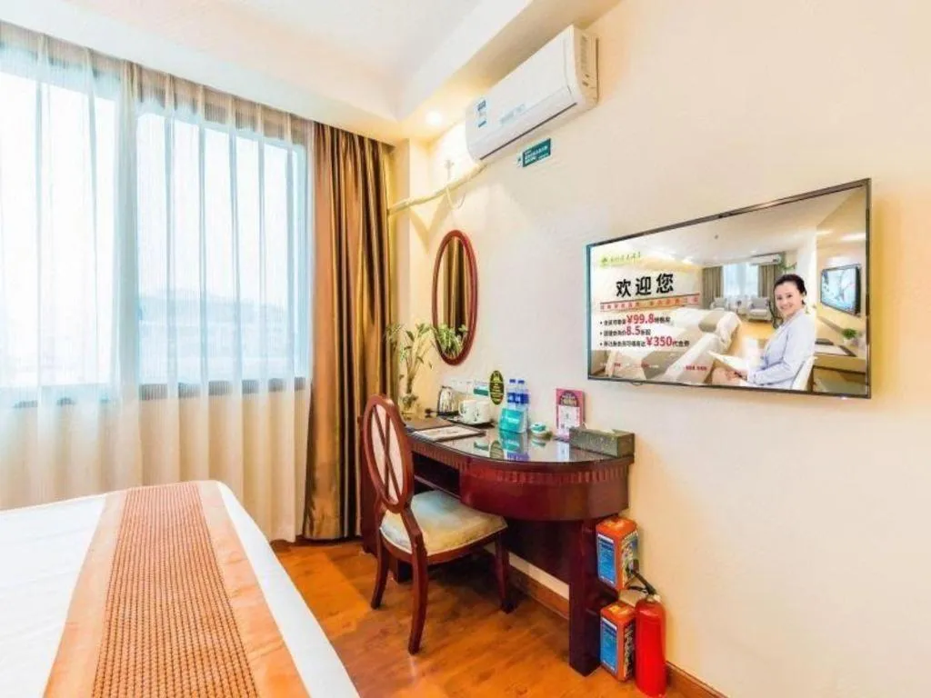 Bed in GreenTree Inn Guangzhou Baiyun International Airport Huaxi Road Express Hotel