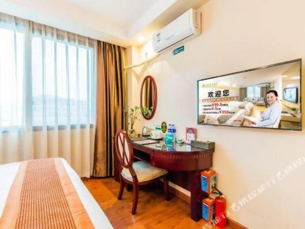 Bed in GreenTree Inn Guangzhou Baiyun International Airport Huaxi Road Express Hotel