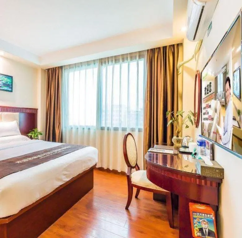 Bed in GreenTree Inn Guangzhou Baiyun International Airport Huaxi Road Express Hotel