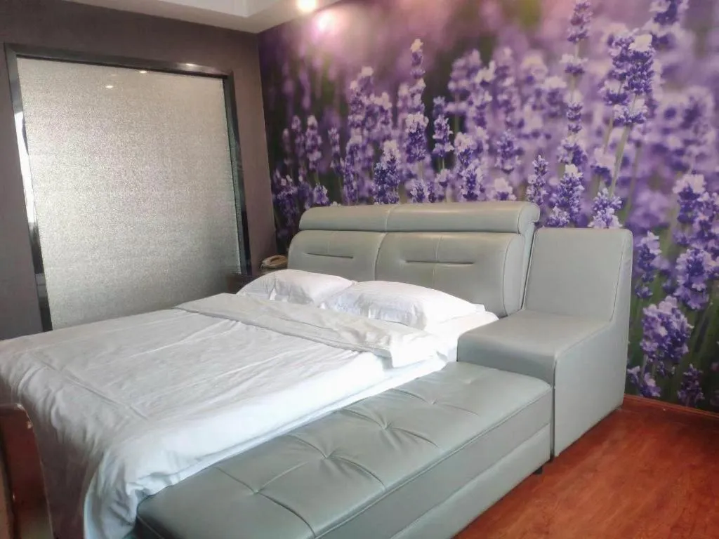 Bed in GreenTree Inn Guangzhou Baiyun International Airport Huaxi Road Express Hotel