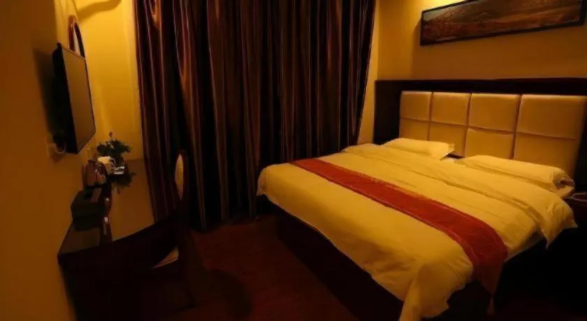Bed in GreenTree Inn Guangzhou Baiyun International Airport Huaxi Road Express Hotel