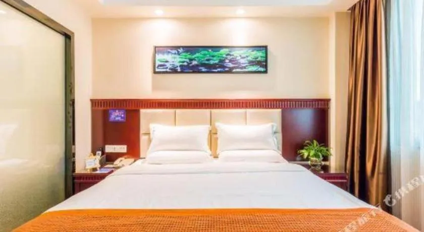 Bed in GreenTree Inn Guangzhou Baiyun International Airport Huaxi Road Express Hotel