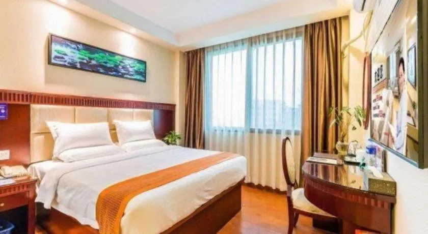 Bed in GreenTree Inn Guangzhou Baiyun International Airport Huaxi Road Express Hotel