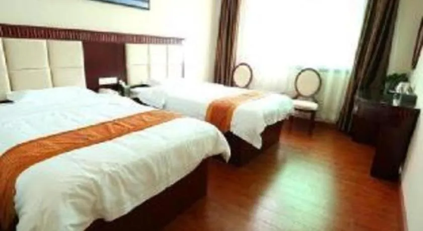 Bed in GreenTree Inn Guangzhou Baiyun International Airport Huaxi Road Express Hotel
