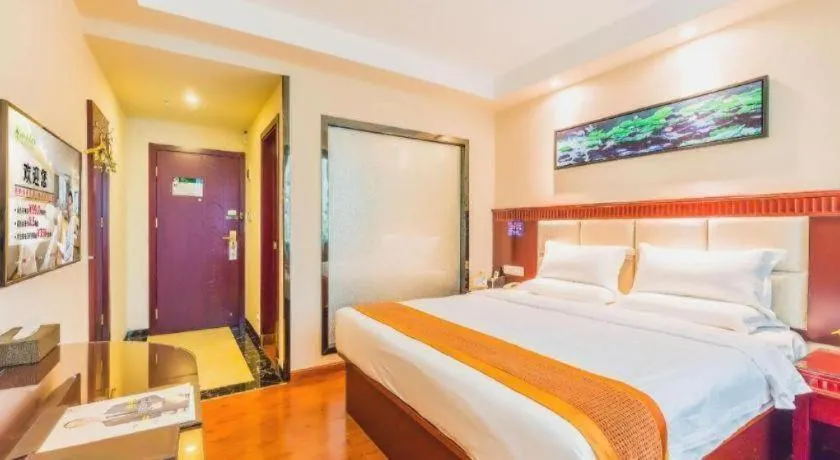 Bed in GreenTree Inn Guangzhou Baiyun International Airport Huaxi Road Express Hotel