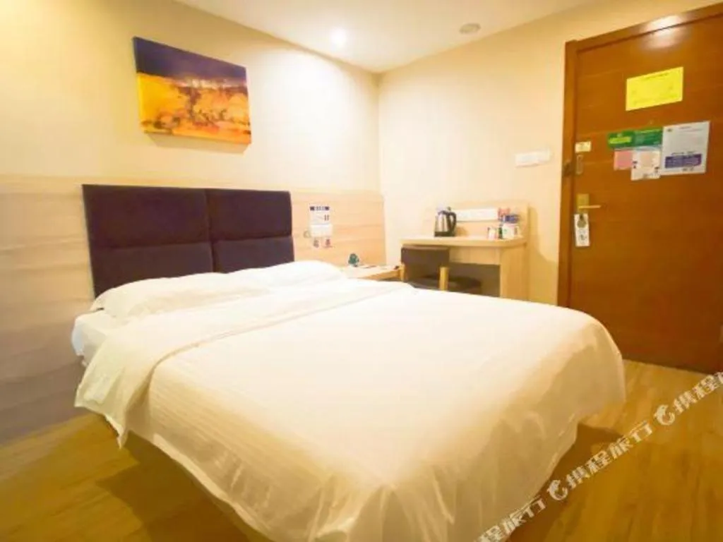 Bed in GreenTree Inn ShangHai KangQiao Industrial Zone JinXiu Road Business Hotel