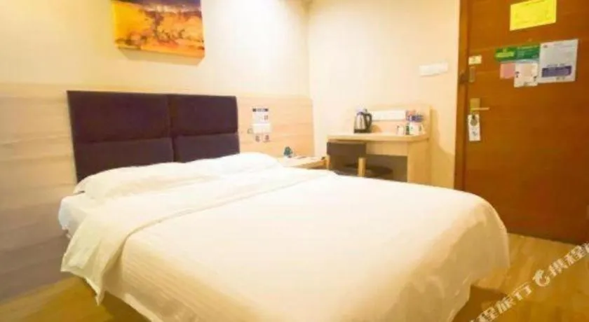 Bed in GreenTree Inn ShangHai KangQiao Industrial Zone JinXiu Road Business Hotel