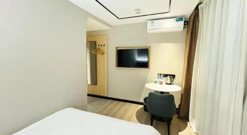Bed in GreenTree Inn ShangHai KangQiao Industrial Zone JinXiu Road Business Hotel