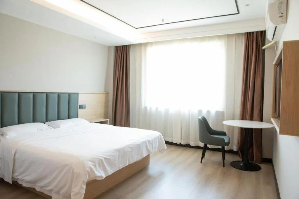 Bed in GreenTree Inn ShangHai KangQiao Industrial Zone JinXiu Road Business Hotel