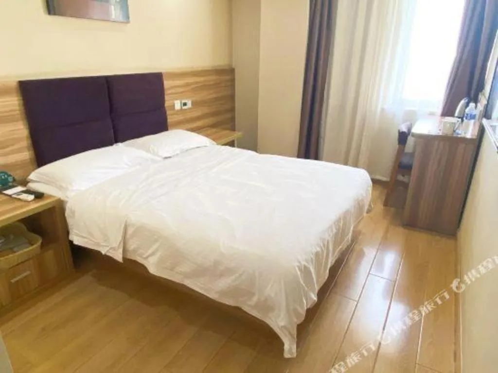 Bed in GreenTree Inn ShangHai KangQiao Industrial Zone JinXiu Road Business Hotel