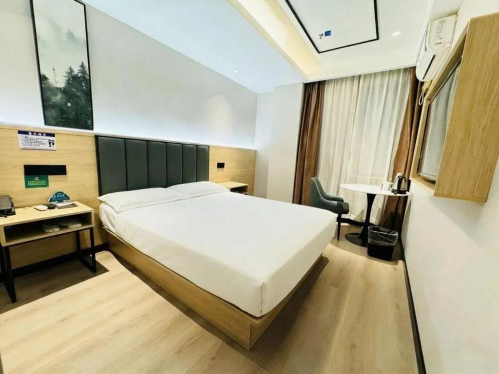 Bed in GreenTree Inn ShangHai KangQiao Industrial Zone JinXiu Road Business Hotel