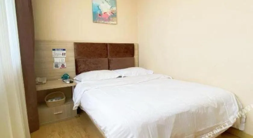 Bed in GreenTree Inn ShangHai KangQiao Industrial Zone JinXiu Road Business Hotel