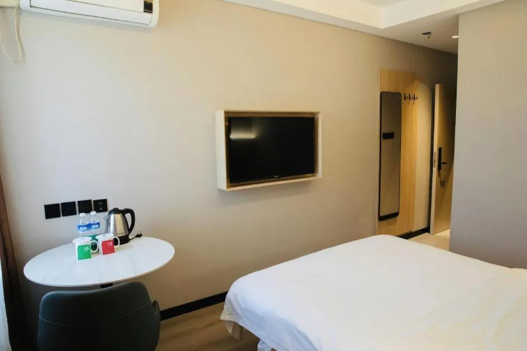 Bed in GreenTree Inn ShangHai KangQiao Industrial Zone JinXiu Road Business Hotel
