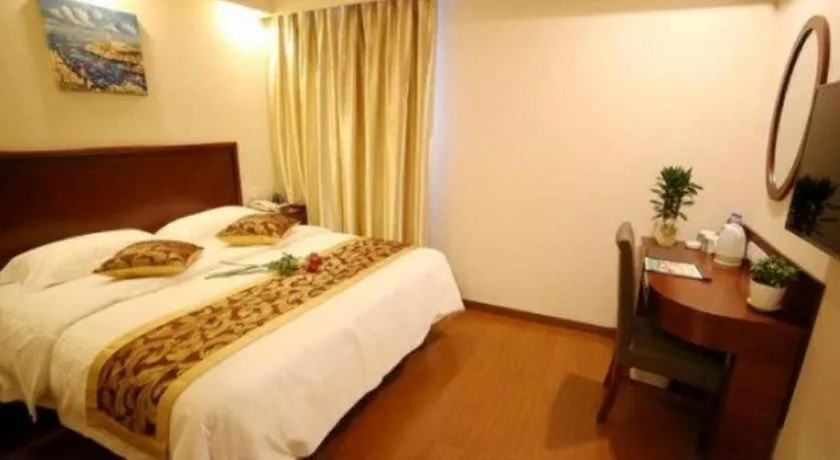 Bed in GreenTree Inn Suzhou Industrial Zone Yangcheng Lake Weiting Mong Kok Express Hotel