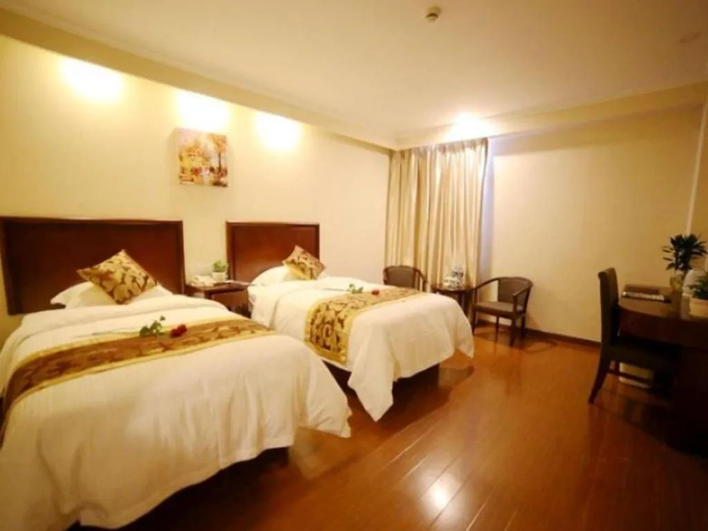 Bed in GreenTree Inn Suzhou Industrial Zone Yangcheng Lake Weiting Mong Kok Express Hotel