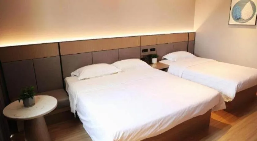 Bed in GreenTree Inn Suzhou Industrial Zone Yangcheng Lake Weiting Mong Kok Express Hotel
