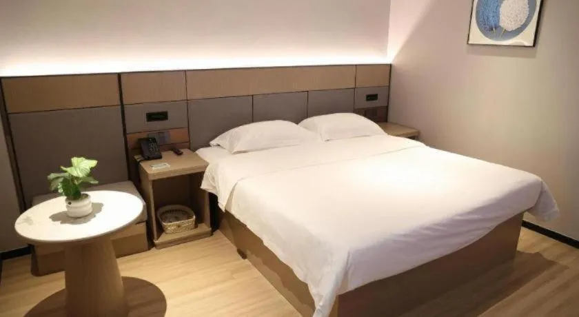 Bed in GreenTree Inn Suzhou Industrial Zone Yangcheng Lake Weiting Mong Kok Express Hotel