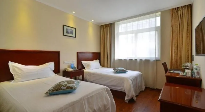 Bed in GreenTree Inn West Railway Station North Square Hotel
