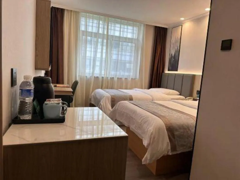 Bed in GreenTree Inn West Railway Station North Square Hotel