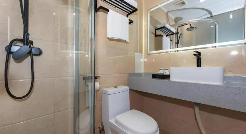 GreenTree Inn West Railway Station North Square Hotel