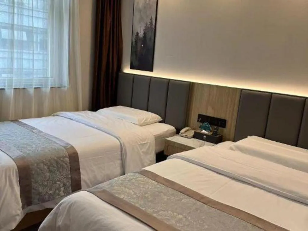 Bed in GreenTree Inn West Railway Station North Square Hotel