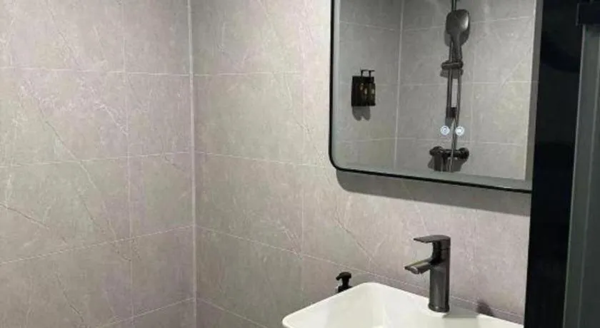 GreenTree Inn West Railway Station North Square Hotel