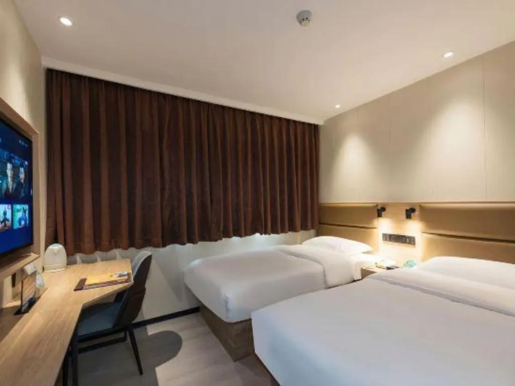 Bed in GreenTree Inn West Railway Station North Square Hotel