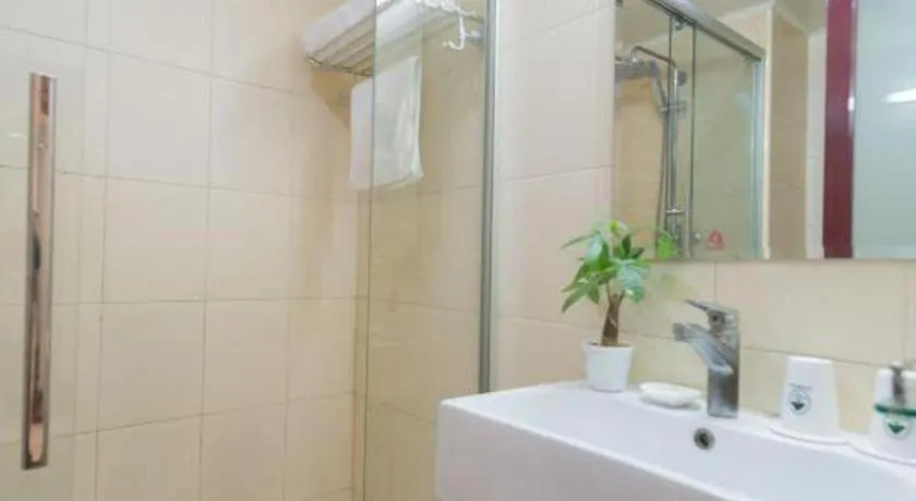 GreenTree Inn West Railway Station North Square Hotel