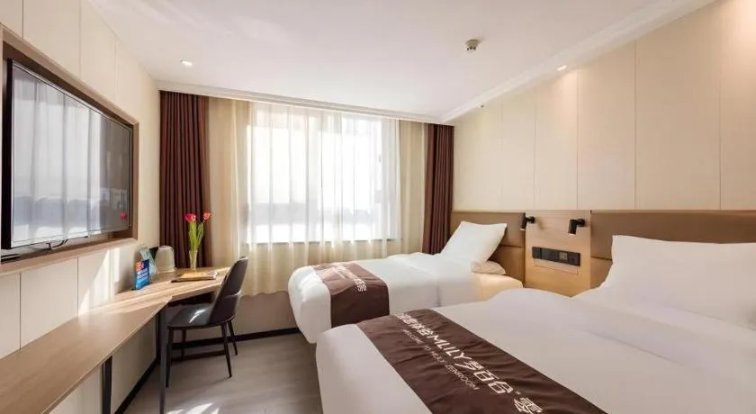 Bed in GreenTree Inn West Railway Station North Square Hotel