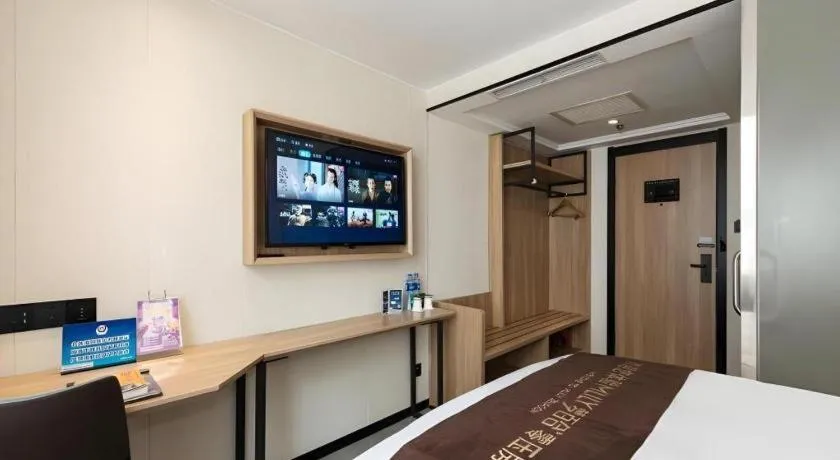 Bed in GreenTree Inn West Railway Station North Square Hotel