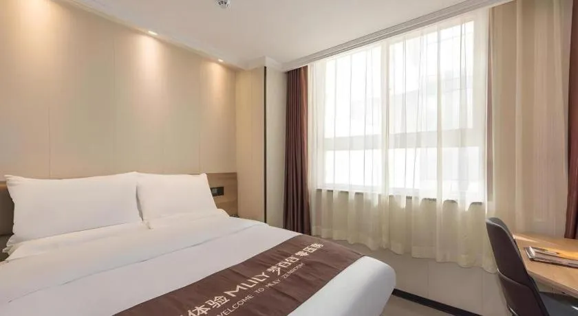 Bed in GreenTree Inn West Railway Station North Square Hotel