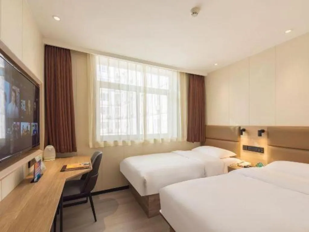 Bed in GreenTree Inn West Railway Station North Square Hotel