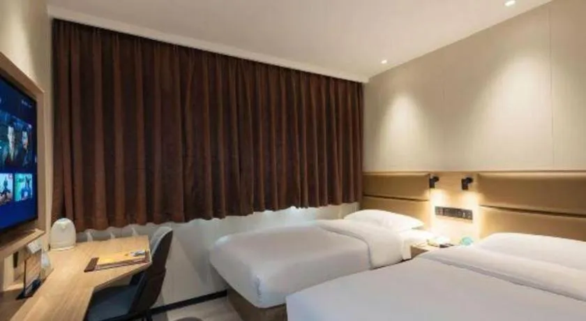 Bed in GreenTree Inn West Railway Station North Square Hotel