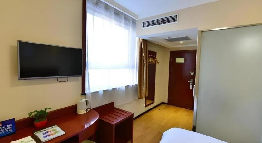 Bed in GreenTree Inn West Railway Station North Square Hotel