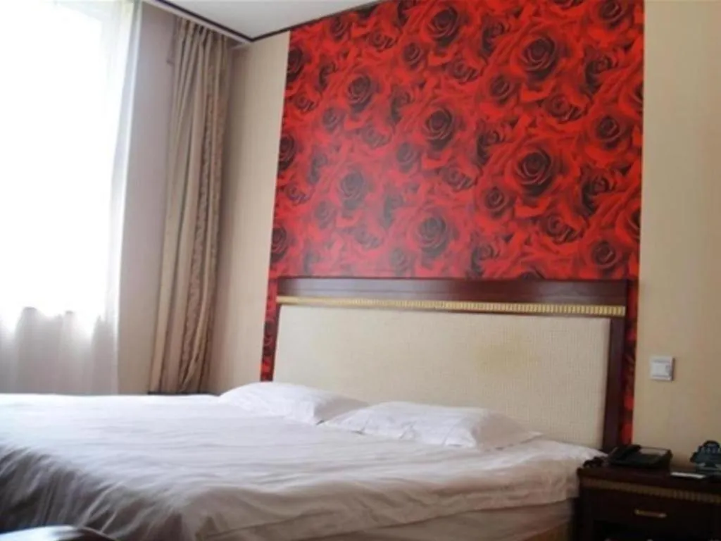 Bed in GreenTree Inn West Railway Station North Square Hotel