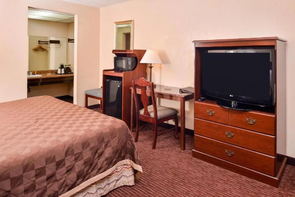 Bed in Americas Best Value Inn Alliance