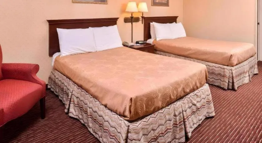 Bed in Americas Best Value Inn Alliance