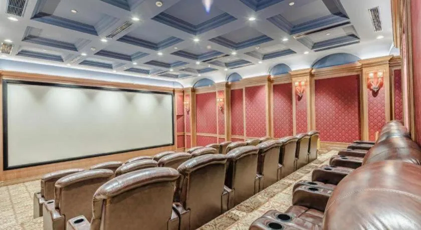 Yin Run Jin Jiang Castle Hotel