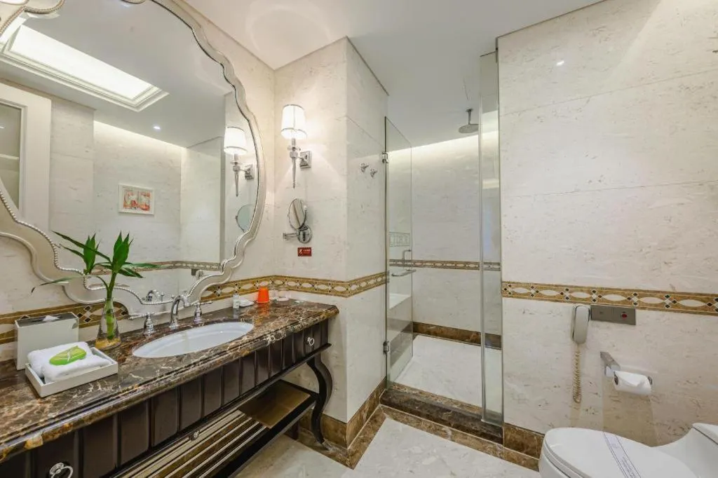 Yin Run Jin Jiang Castle Hotel