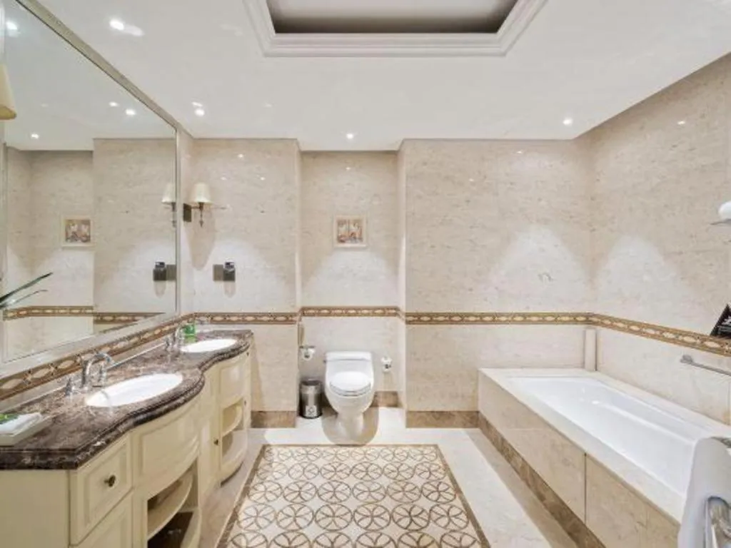 Yin Run Jin Jiang Castle Hotel