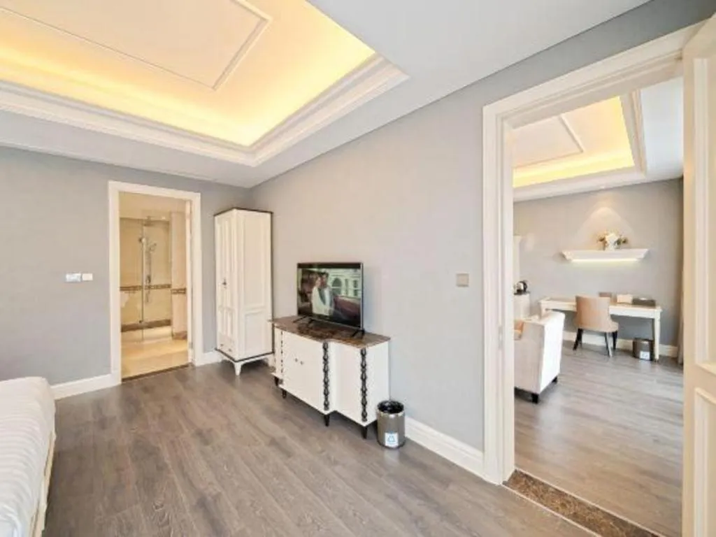 Yin Run Jin Jiang Castle Hotel