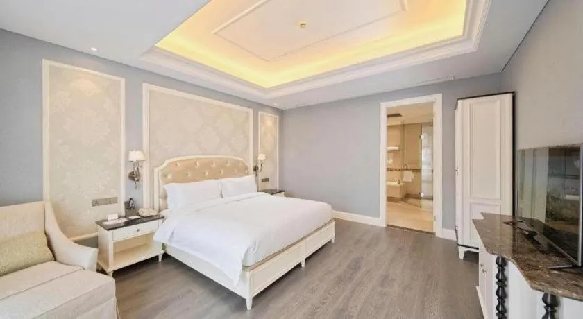 Bed in Yin Run Jin Jiang Castle Hotel