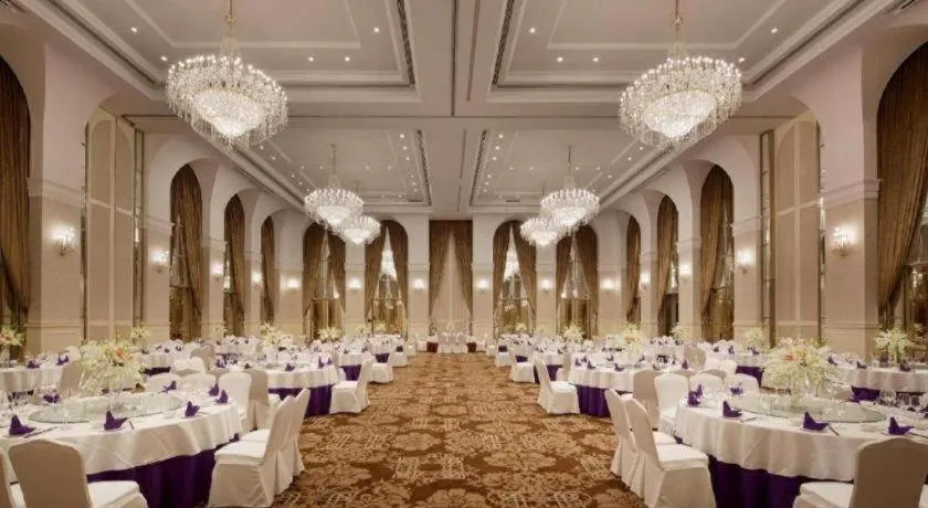 Yin Run Jin Jiang Castle Hotel