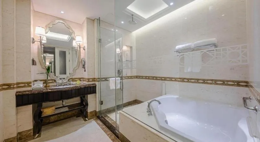 Yin Run Jin Jiang Castle Hotel