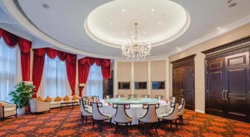 Yin Run Jin Jiang Castle Hotel