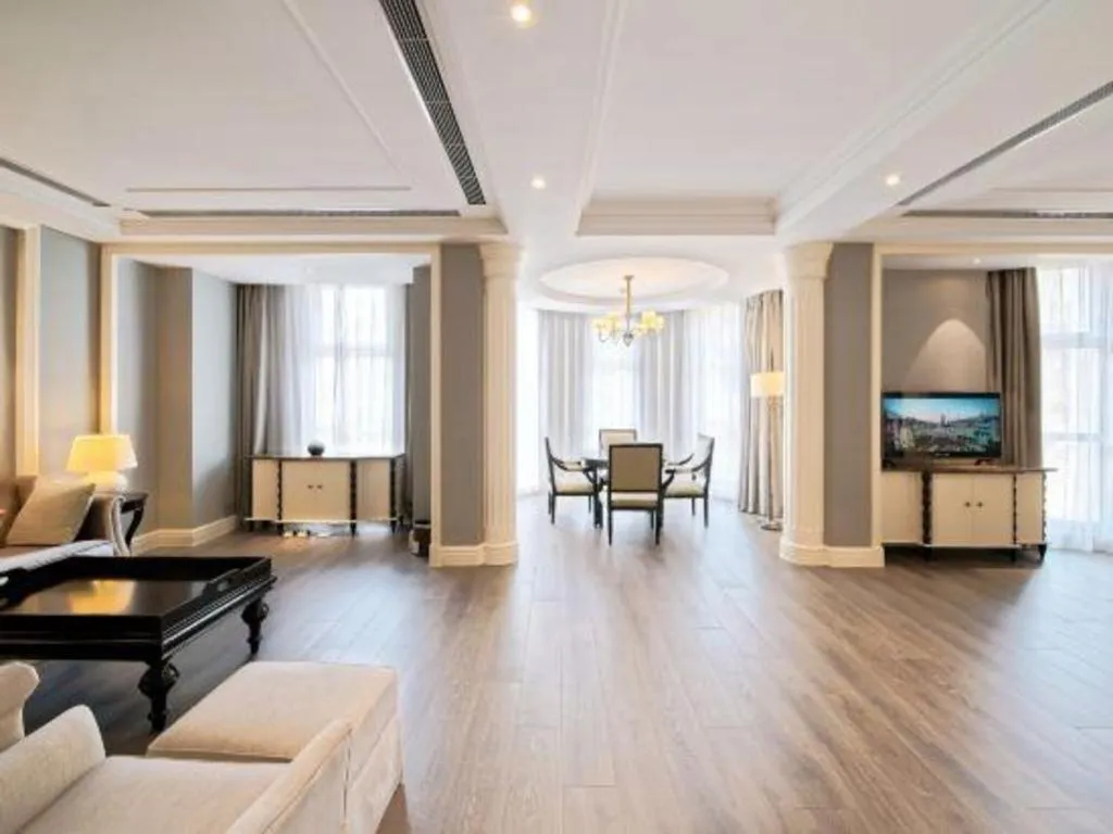 Yin Run Jin Jiang Castle Hotel