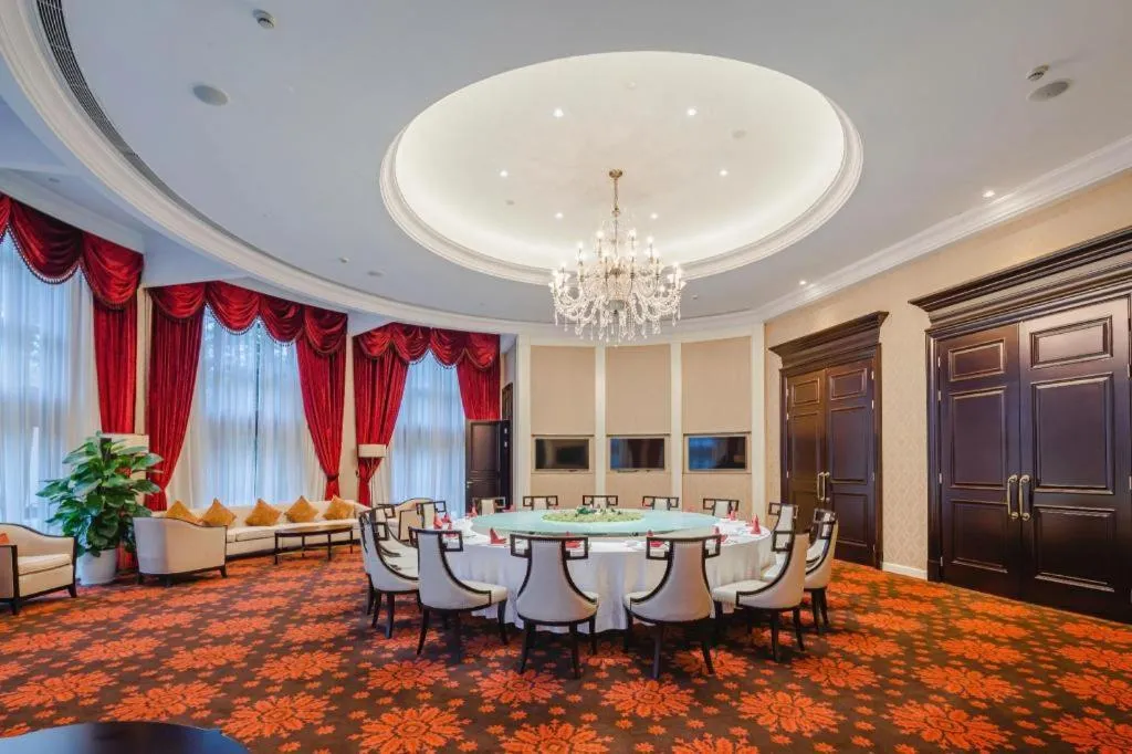 Yin Run Jin Jiang Castle Hotel