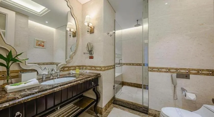 Yin Run Jin Jiang Castle Hotel