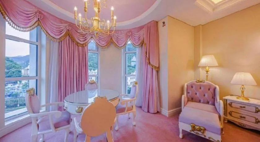 Bed in Yin Run Jin Jiang Castle Hotel